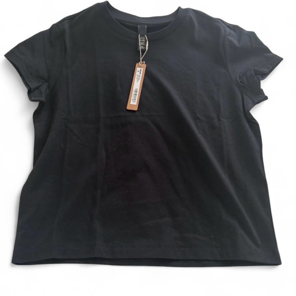 SKIMS Tops - SKIMS Black Short Sleeve Tee
